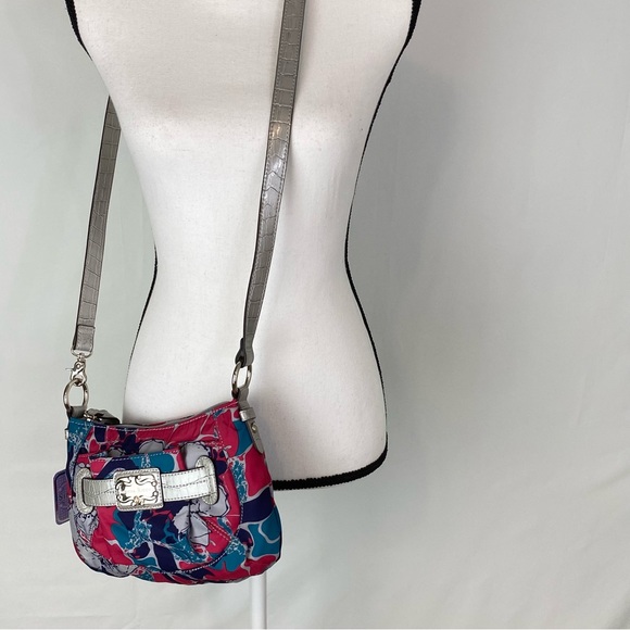 Sienna Ricchi Small Crossbody Top Zipper Closure Purse Color Raspberry P… - Picture 2 of 11